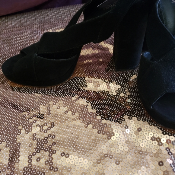 NWOB Black Michael Kors heels - Picture 8 of 8